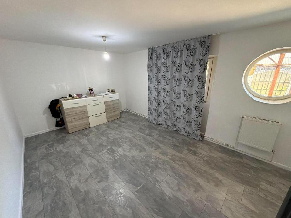 Apartament cu 3 camere la casa in Miroslava langa notariat Iulia Paduraru