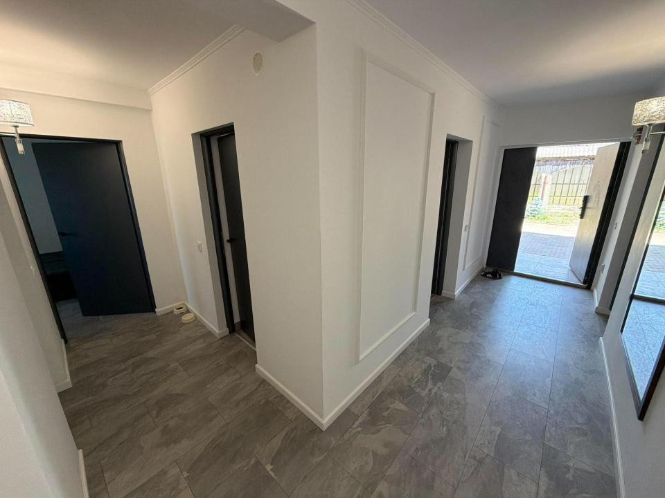Apartament cu 3 camere la casa in Miroslava langa notariat Iulia Paduraru