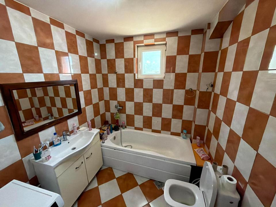 Apartament cu 3 camere la casa in Miroslava langa notariat Iulia Paduraru