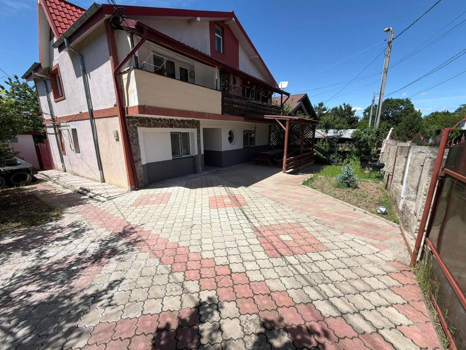 Apartament cu 3 camere la casa in Miroslava langa notariat Iulia Paduraru
