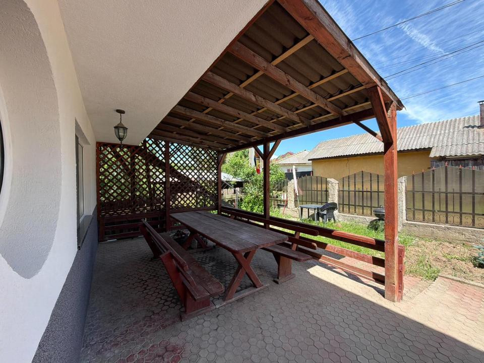 Apartament cu 3 camere la casa in Miroslava langa notariat Iulia Paduraru