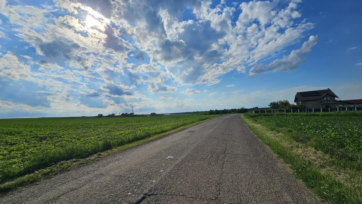 TEREN INTRAVILAN 29.800 MP CU PUZ REZIDENȚIAL – Intre Vorovesti si Voinesti 