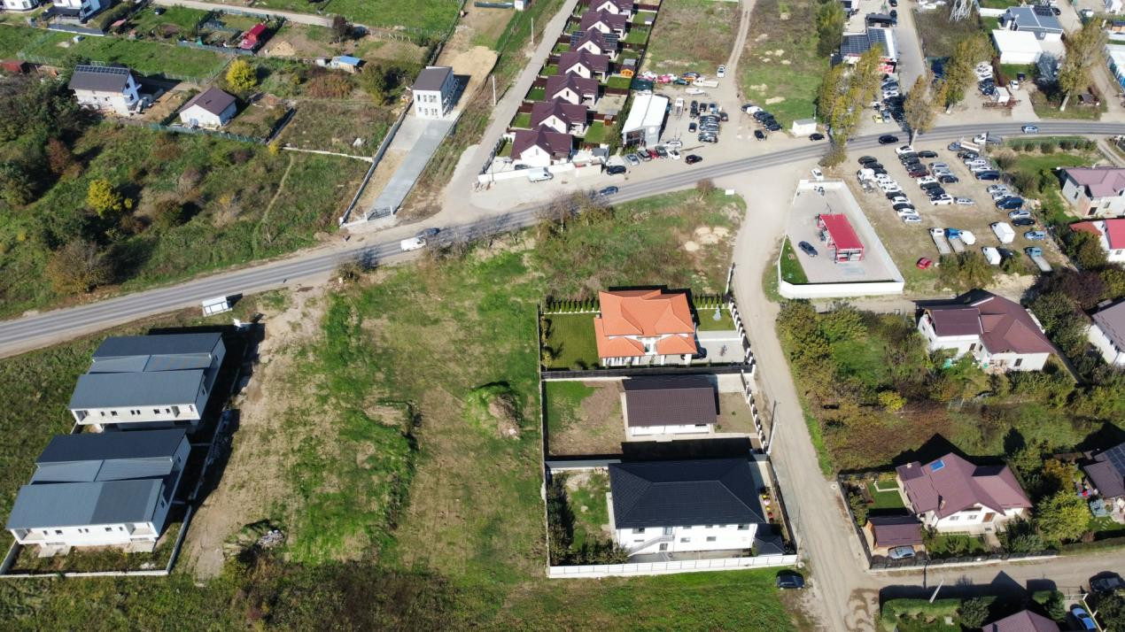 Teren 4450 mp Miroslava, strada principala, deschidere 90 ML