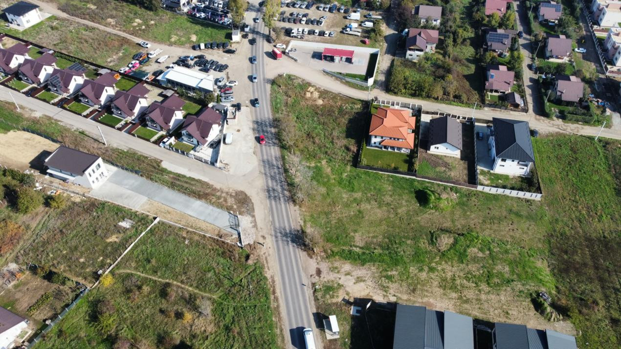 Teren 4450 mp Miroslava, strada principala, deschidere 90 ML