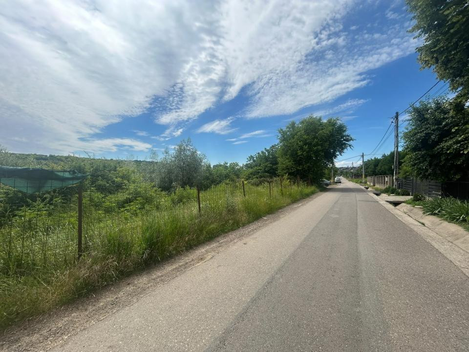 Teren 2000 mp Miroslava - str. Debarcaderului / Lacul Ezareni