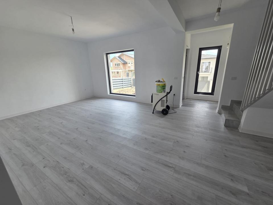 Casă Valea Adâncă 4 camere, 2 băi