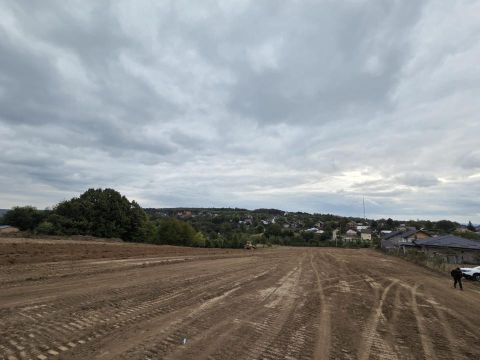 Teren intravilan Păun 9800 mp, autorizație 