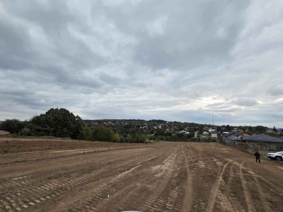 Teren intravilan Păun 9800 mp, autorizație 