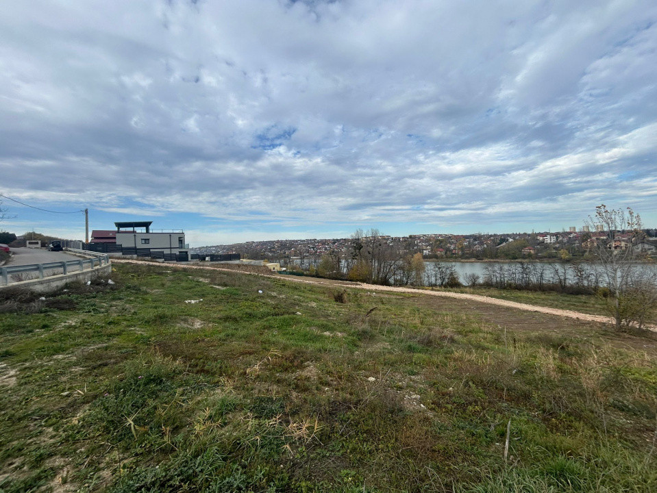 Malul lacului Ezareni, 681 mp-Intrvilan