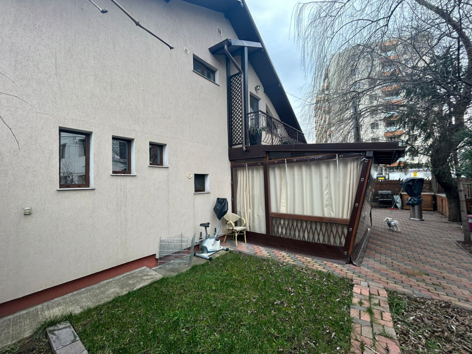 Casă elegantă, centrală – 5 camere, garaj, teren 239 mp – Iași