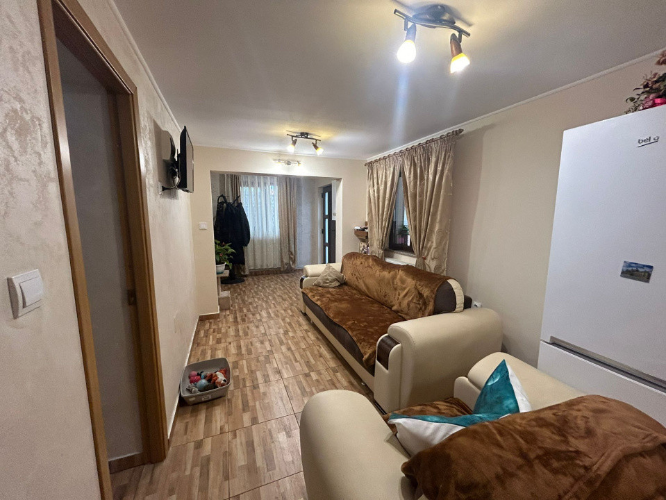 Casă elegantă, centrală – 5 camere, garaj, teren 239 mp – Iași