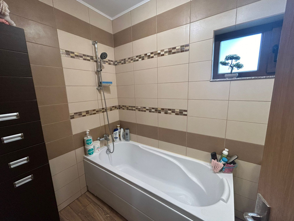 Casă elegantă, centrală – 5 camere, garaj, teren 239 mp – Iași