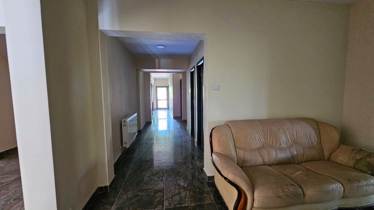 Proprietate versatilă de vânzare| showroom, pensine, clinică sau sediu admin