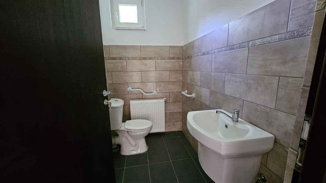 Proprietate versatilă de vânzare| showroom, pensine, clinică sau sediu admin