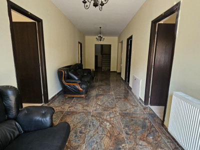Proprietate versatilă de vânzare| showroom, pensine, clinică sau sediu admin