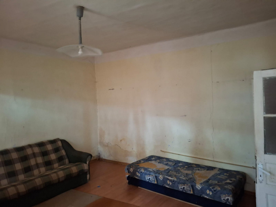 Corp de casa cu potential comercial sau rezidential Tatarasi - Piata Chirila
