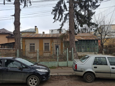 Corp de casa cu potential comercial sau rezidential Tatarasi - Piata Chirila