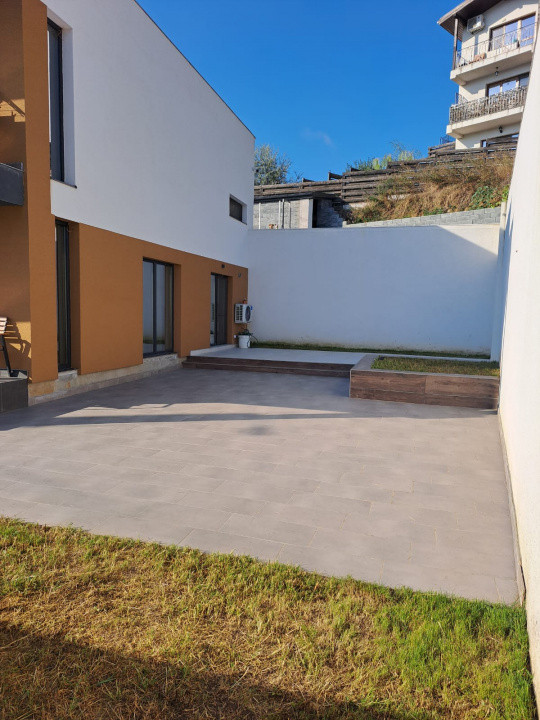 Casă elegantă de vânzare în Sorogari, Iași – 240 mp utili, 600 mp teren, mobilat