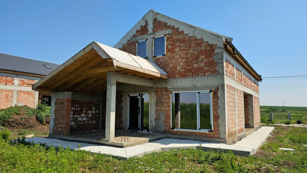 Casa la rosu Aroneanu | 120 mp utili | P+M 