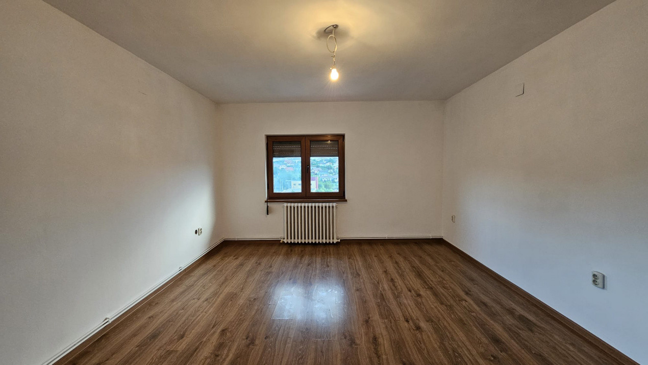 Apartament spațios în vilă, Bucium – Plopii fără Soț Preț: 115.000 €– Comision 0
