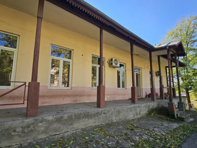 Proprietate versatilă pretabilă locuință, clinică, Horeca, Centru - Mirtopolie!