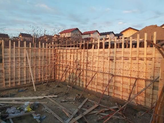 Triplex 262 mp utili, la rosu, 525 mp teren - Valea Lupului