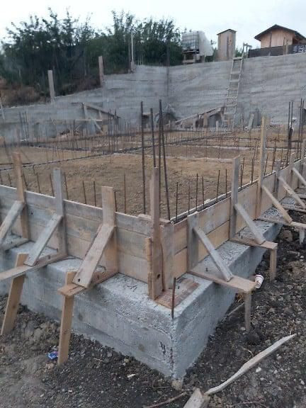 Triplex 262 mp utili, la rosu, 525 mp teren - Valea Lupului