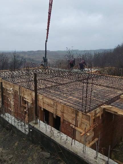 Triplex 262 mp utili, la rosu, 525 mp teren - Valea Lupului
