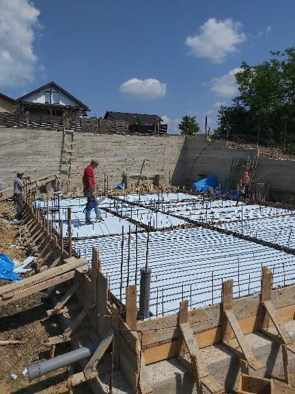 Triplex 262 mp utili, la rosu, 525 mp teren - Valea Lupului