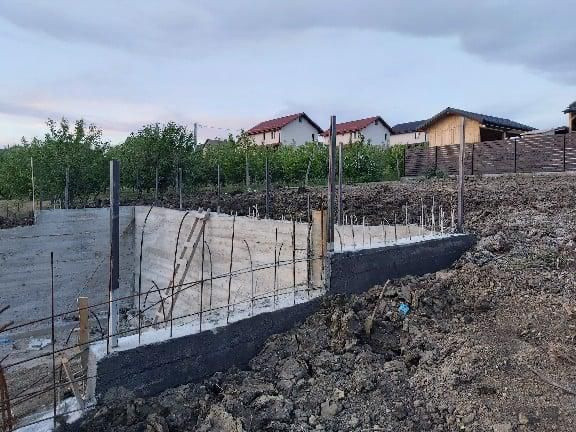 Triplex 262 mp utili, la rosu, 525 mp teren - Valea Lupului