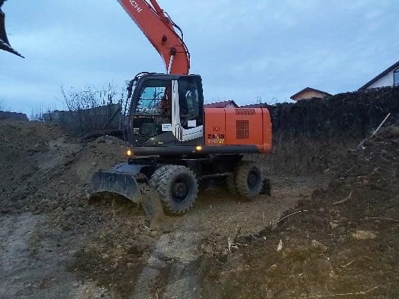 Triplex 262 mp utili, la rosu, 525 mp teren - Valea Lupului