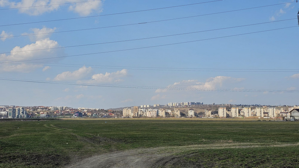 *Teren de vânzare – Șes Bahlui, Iași (între Dacia și Mall Moldova)*