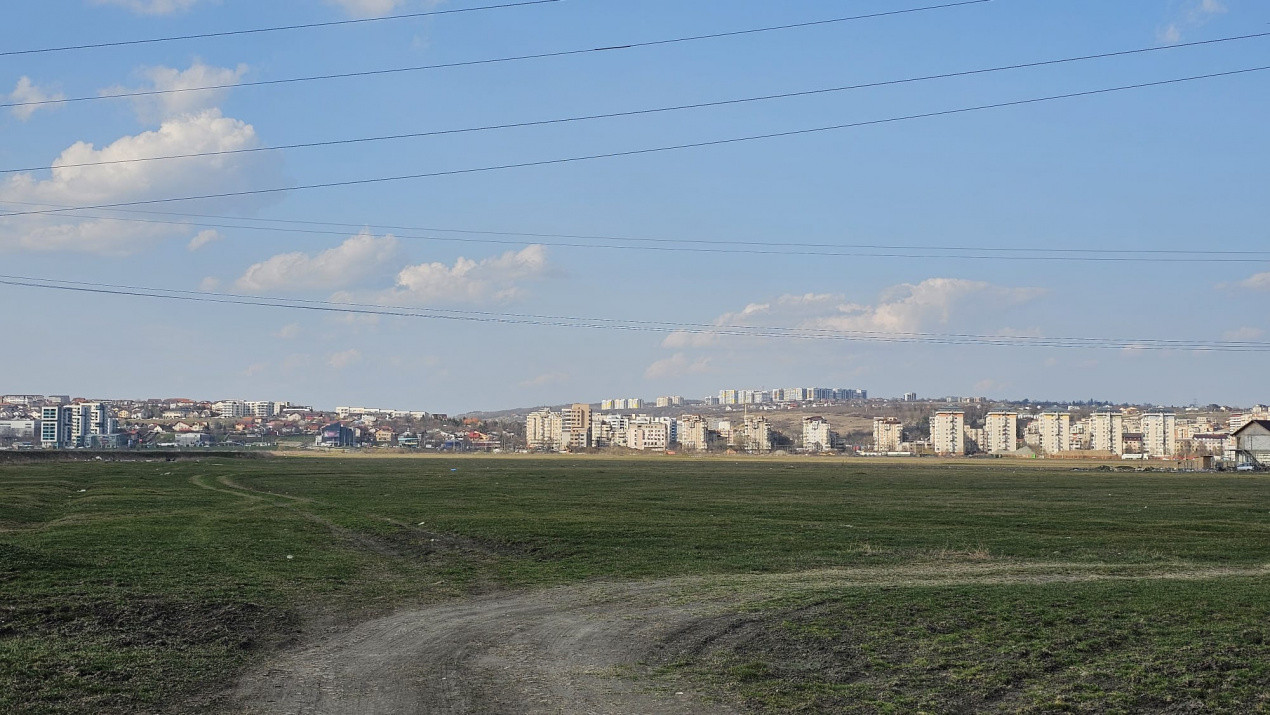 *Teren de vânzare – Șes Bahlui, Iași (între Dacia și Mall Moldova)*