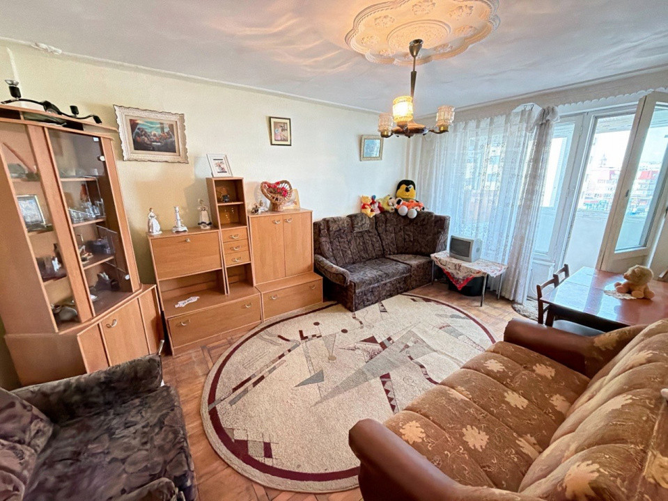 Apartament cu 2 camere situat in zona centrala la etajul 4 in Roman, jud. Neamt