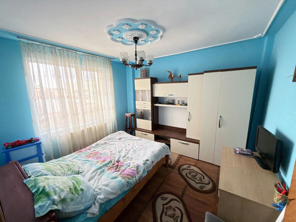 Apartament cu 2 camere situat in zona centrala la etajul 4 in Roman, jud. Neamt