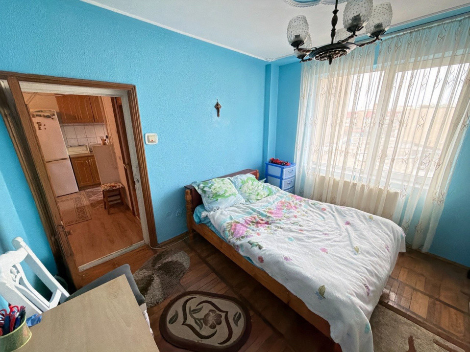 Apartament cu 2 camere situat in zona centrala la etajul 4 in Roman, jud. Neamt
