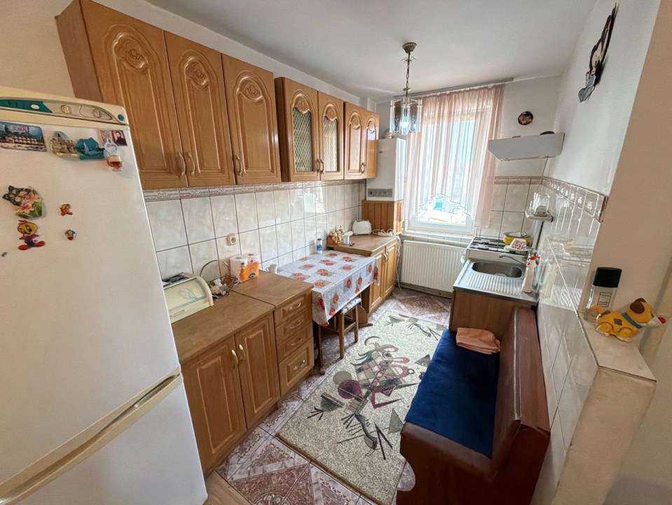 Apartament cu 2 camere situat in zona centrala la etajul 4 in Roman, jud. Neamt