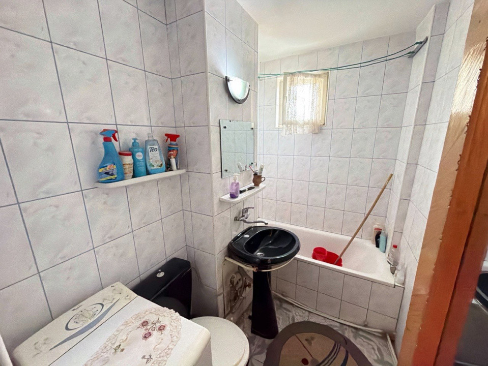 Apartament cu 2 camere situat in zona centrala la etajul 4 in Roman, jud. Neamt