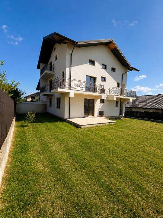 Casă spațioasă cu poziție excelentă – Valea Adâncă