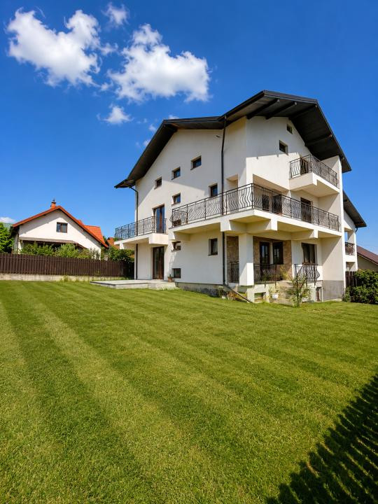 Casă spațioasă cu poziție excelentă – Valea Adâncă